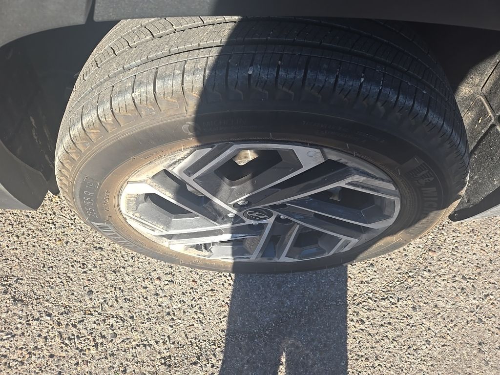 2025 Hyundai Tucson Limited photo 4