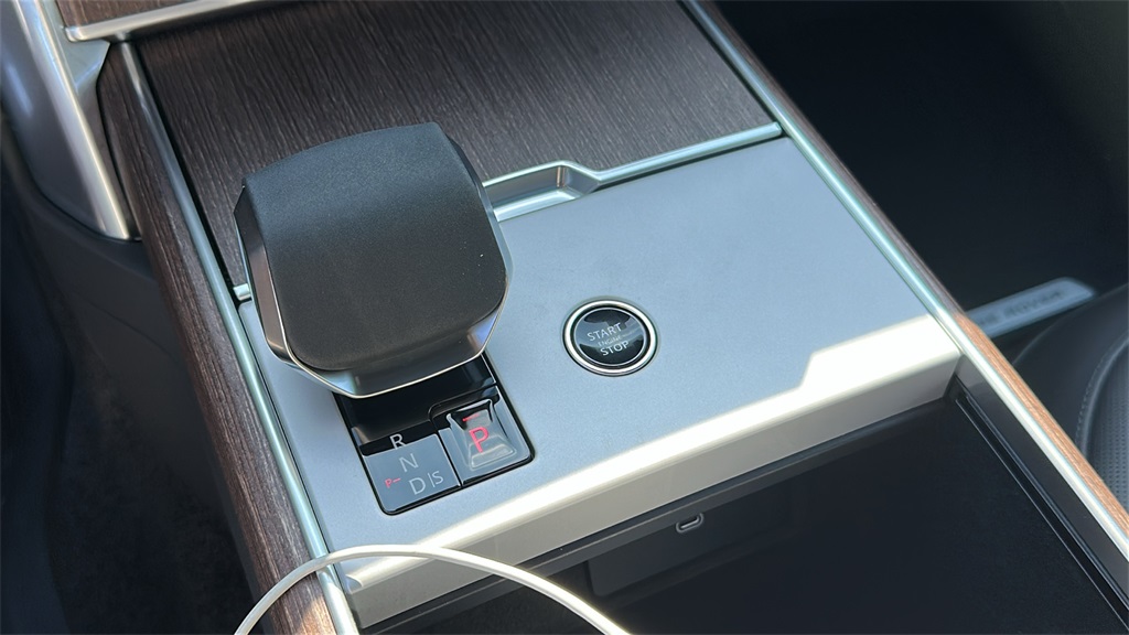 2025 Land Rover Range Rover SE photo 19