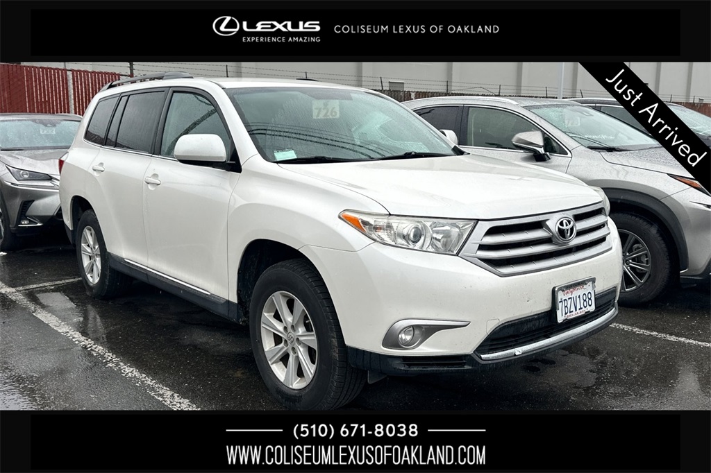 2013 Toyota Highlander Plus's photo