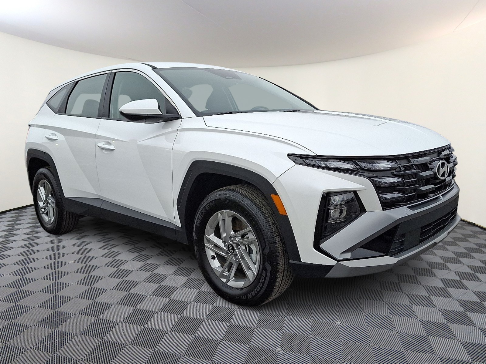 2025 Hyundai Tucson SE's photo