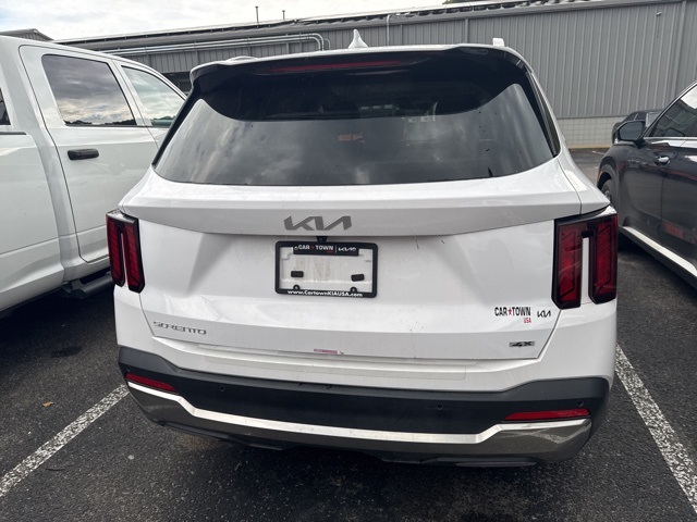 2024 Kia Sorento S photo 5