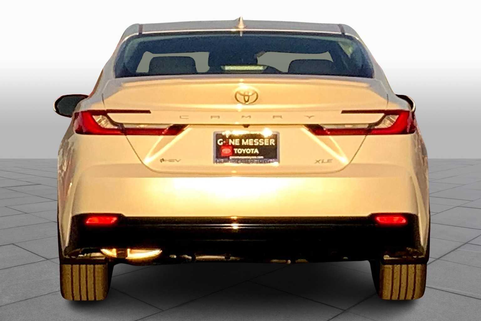 2026 Toyota Camry XLE photo 4
