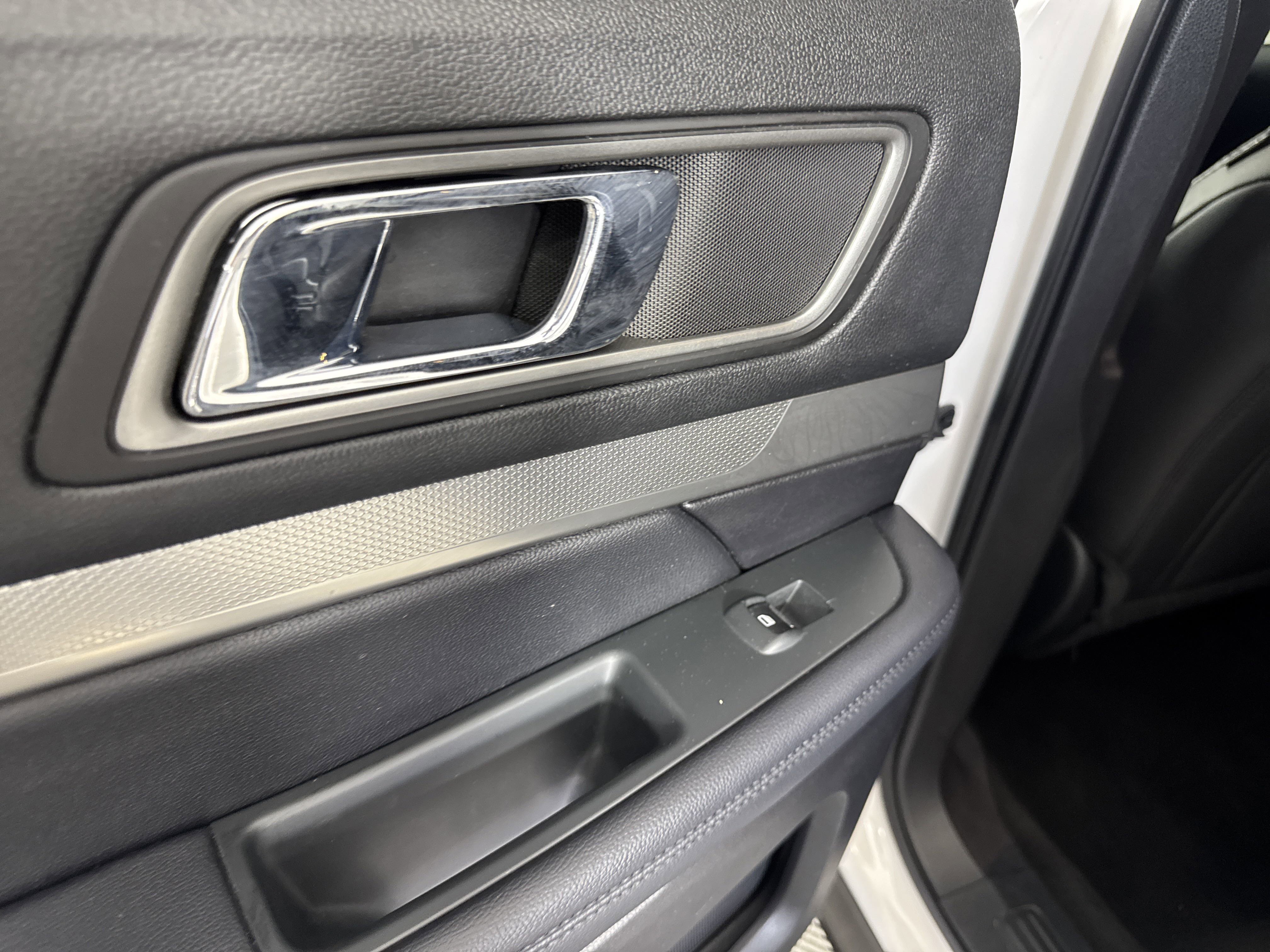 2018 Ford Explorer XLT photo 2