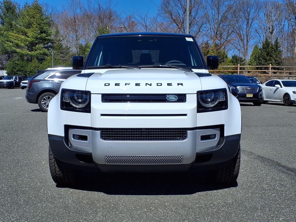 2025 Land Rover Defender 90 S photo 23