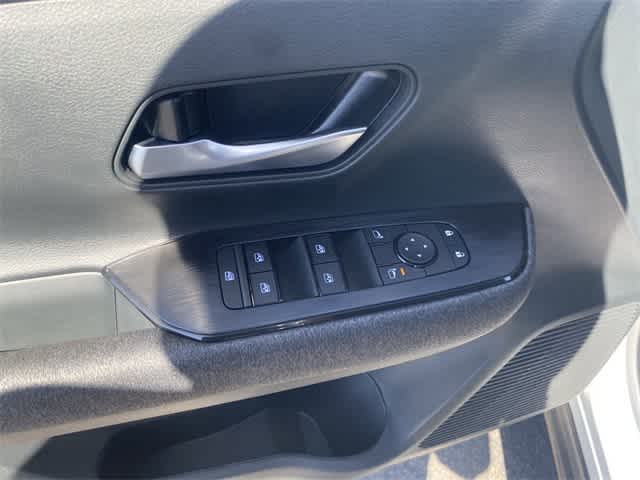 2025 Nissan Kicks SV photo 17