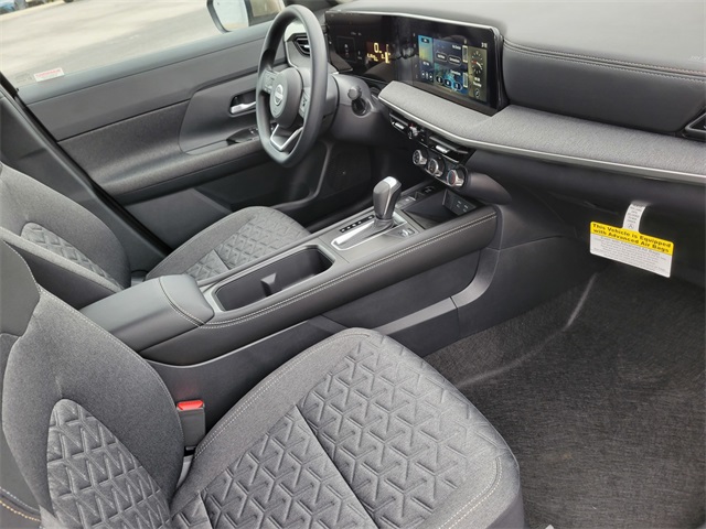 2025 Nissan Kicks SV photo 18