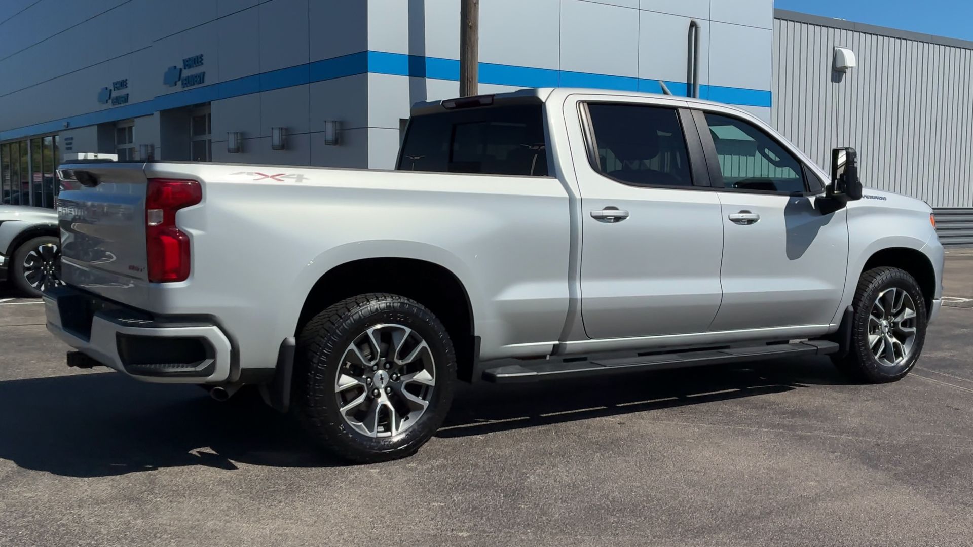 2022 Chevrolet Silverado 1500 RST photo 2