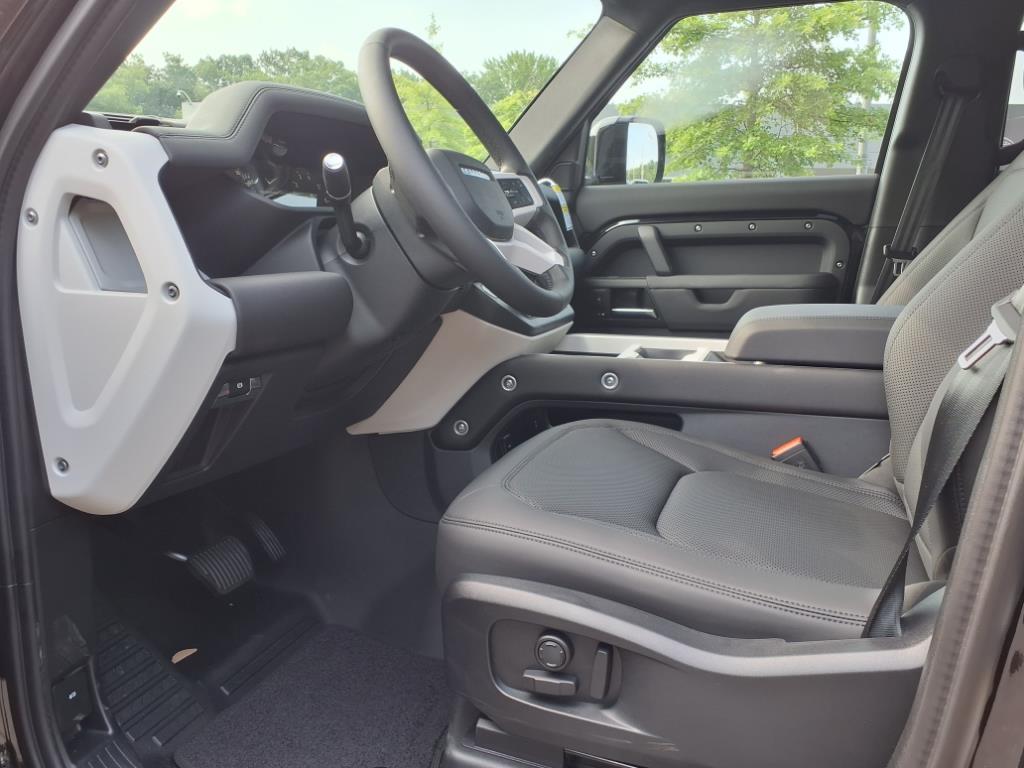 2025 Land Rover Defender 110 S photo 16