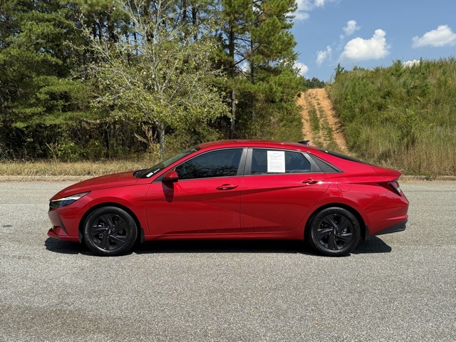 2023 Hyundai Elantra SEL photo 2