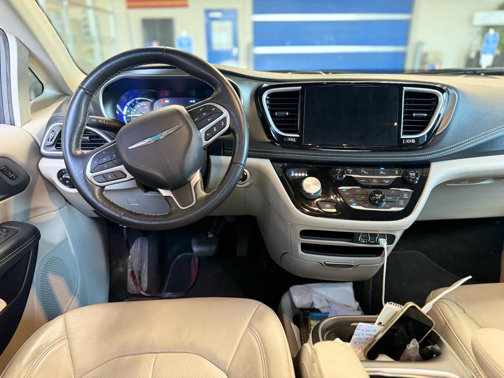 2021 Chrysler Pacifica Hybrid Touring L photo 5