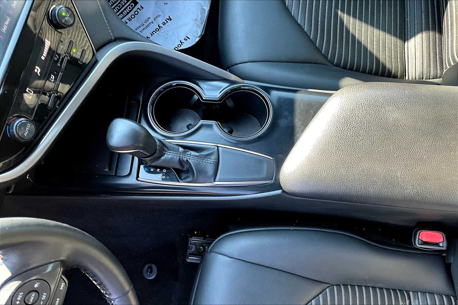 2019 Toyota Camry SE photo 14