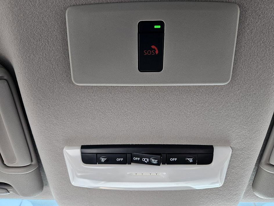 2025 Nissan Versa SR photo 19