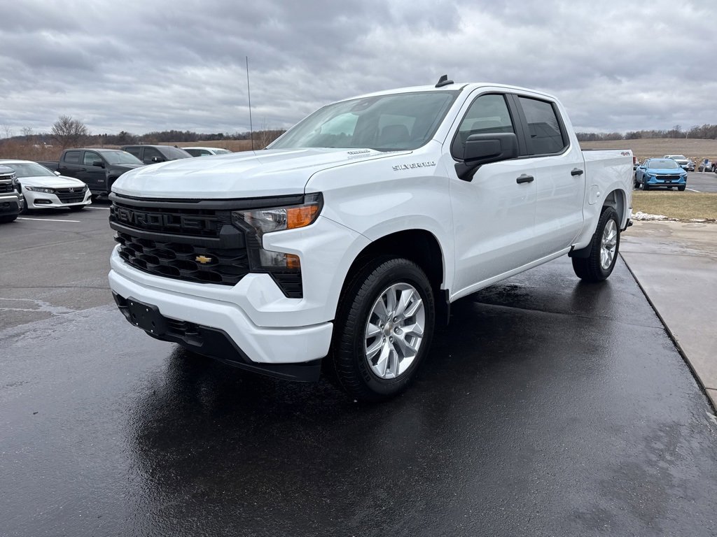 2025 Chevrolet Silverado 1500 Custom photo 3