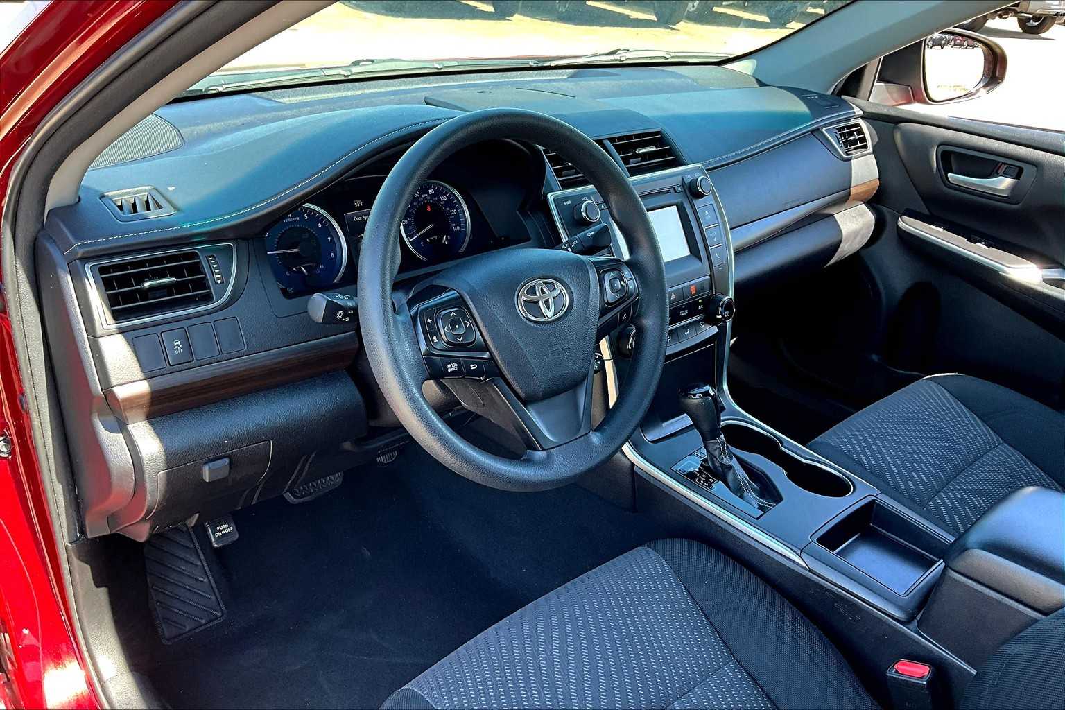 2017 Toyota Camry LE photo 15
