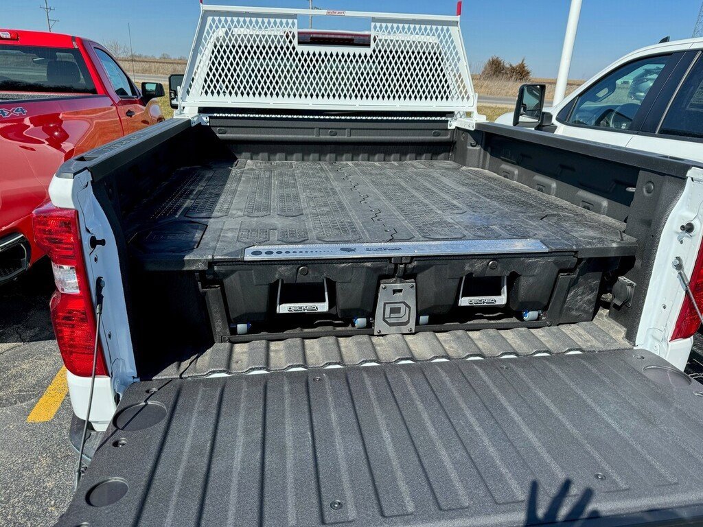 2023 Chevrolet Silverado 1500 photo 4