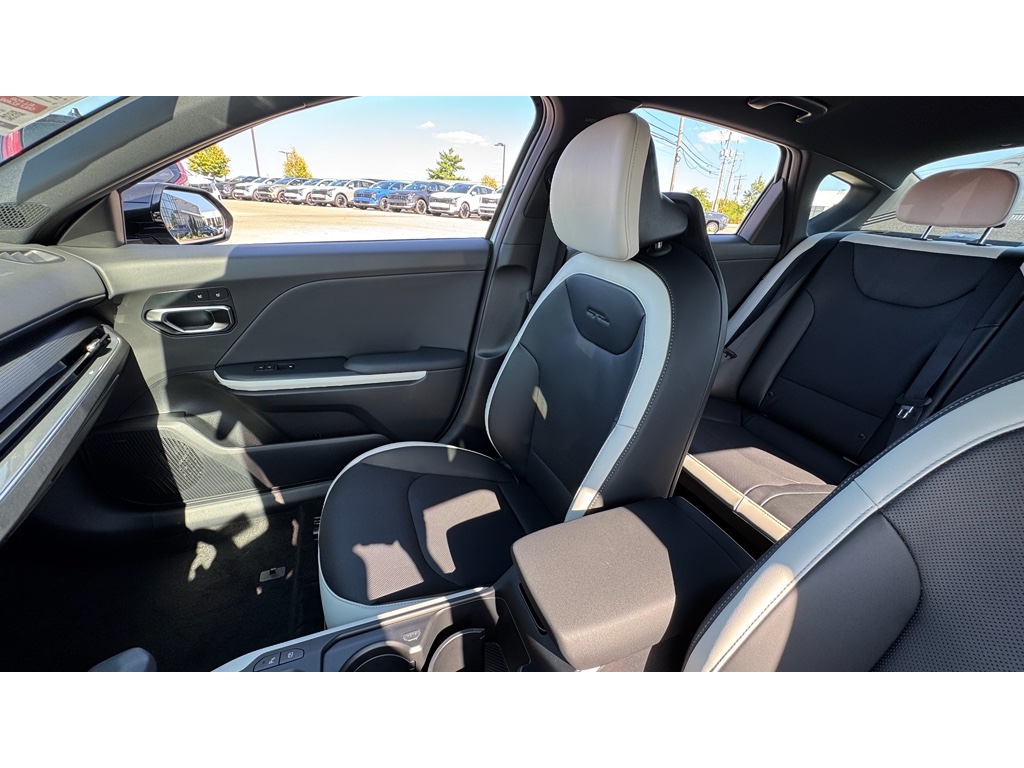 2025 Kia K4 GT-Line Turbo photo 10