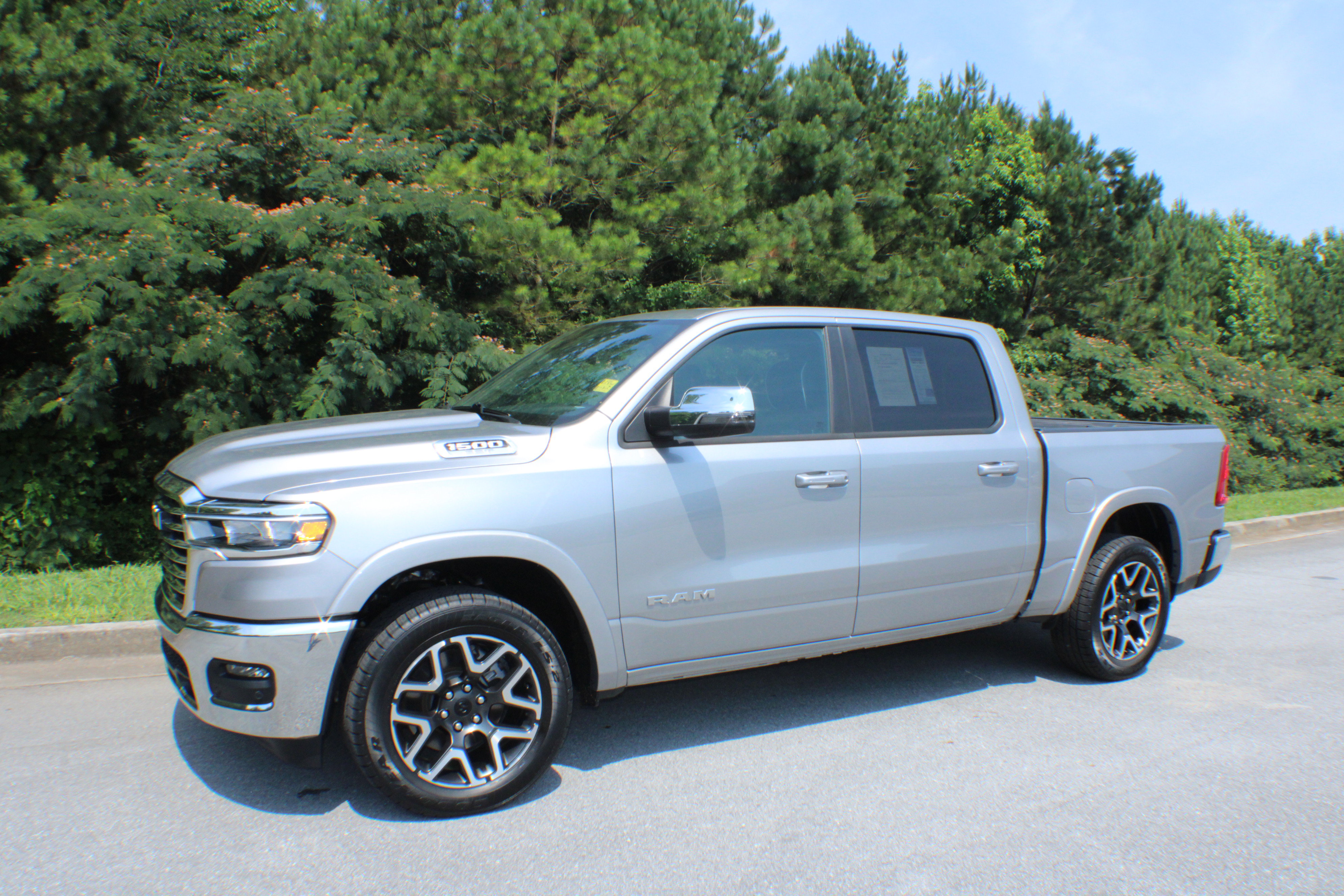 2025 Ram 1500 Laramie photo 4