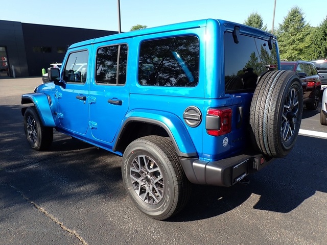2025 Jeep Wrangler Sahara photo 2