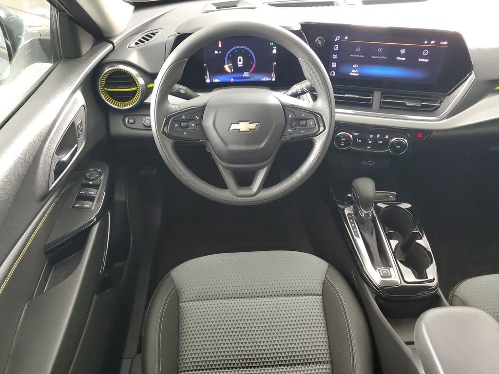 2025 Chevrolet Trax LT photo 12