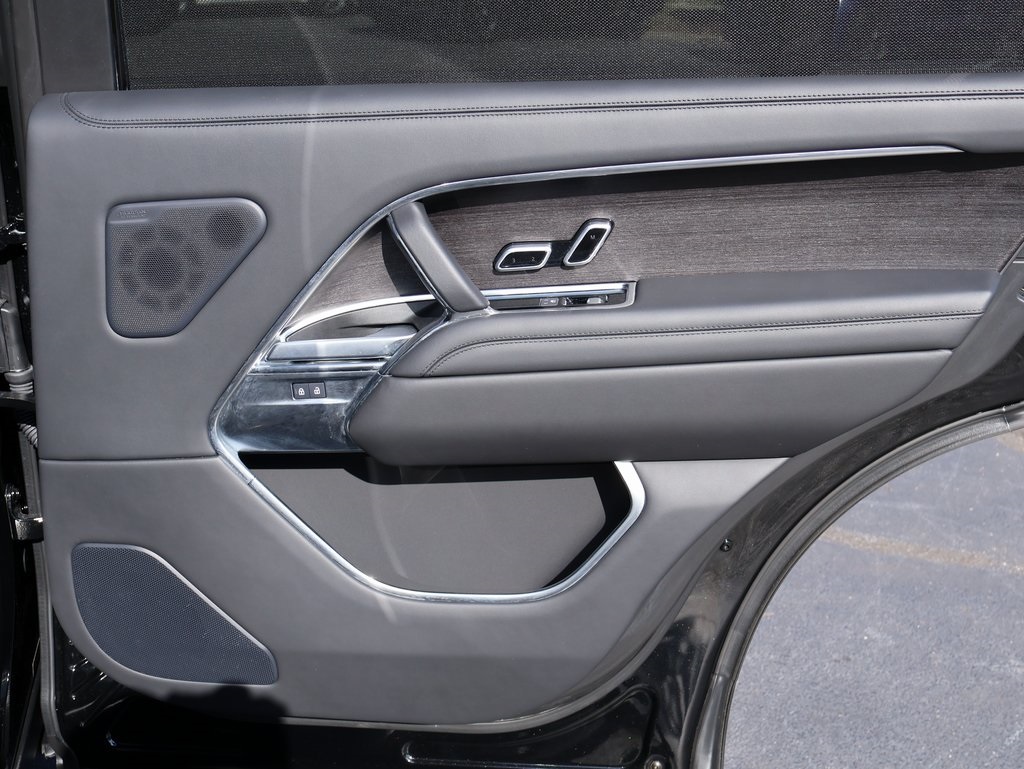 2025 Land Rover Range Rover SE photo 14