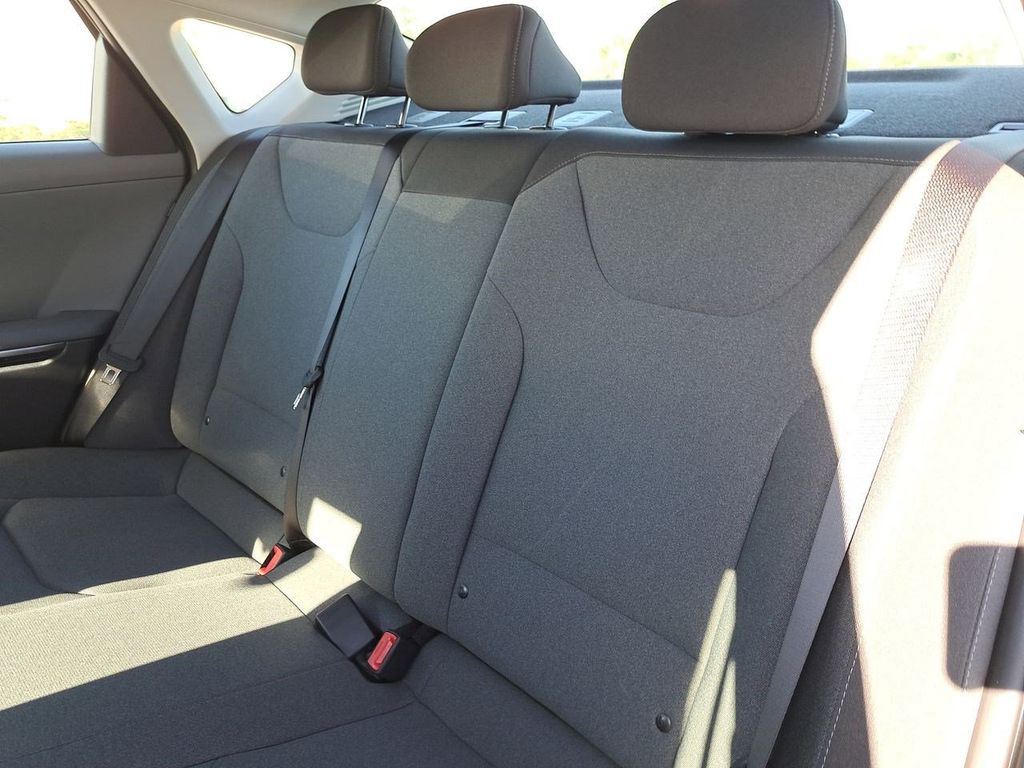 2025 Kia K4 LXS photo 13
