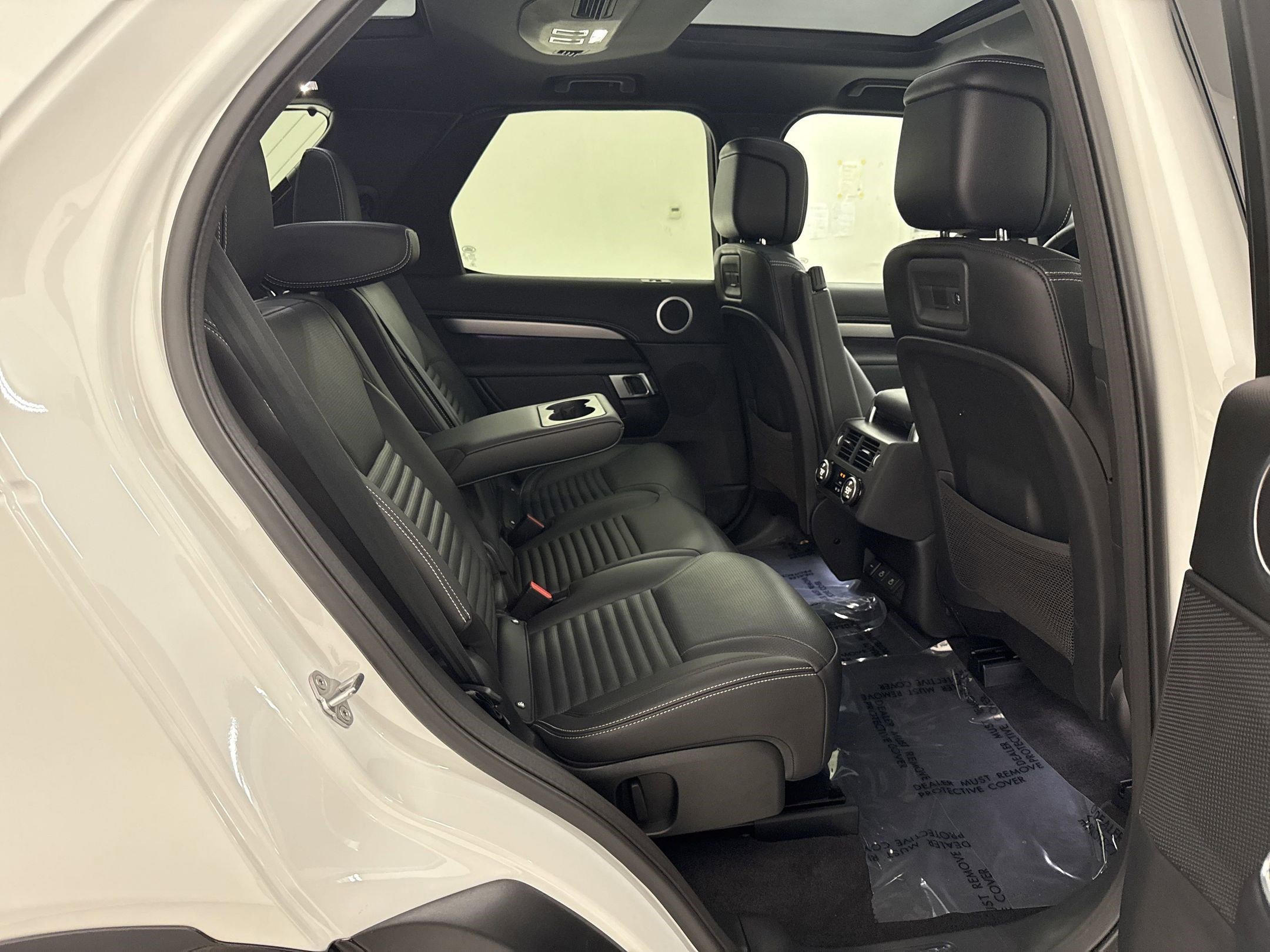 2024 Land Rover Discovery SE photo 30