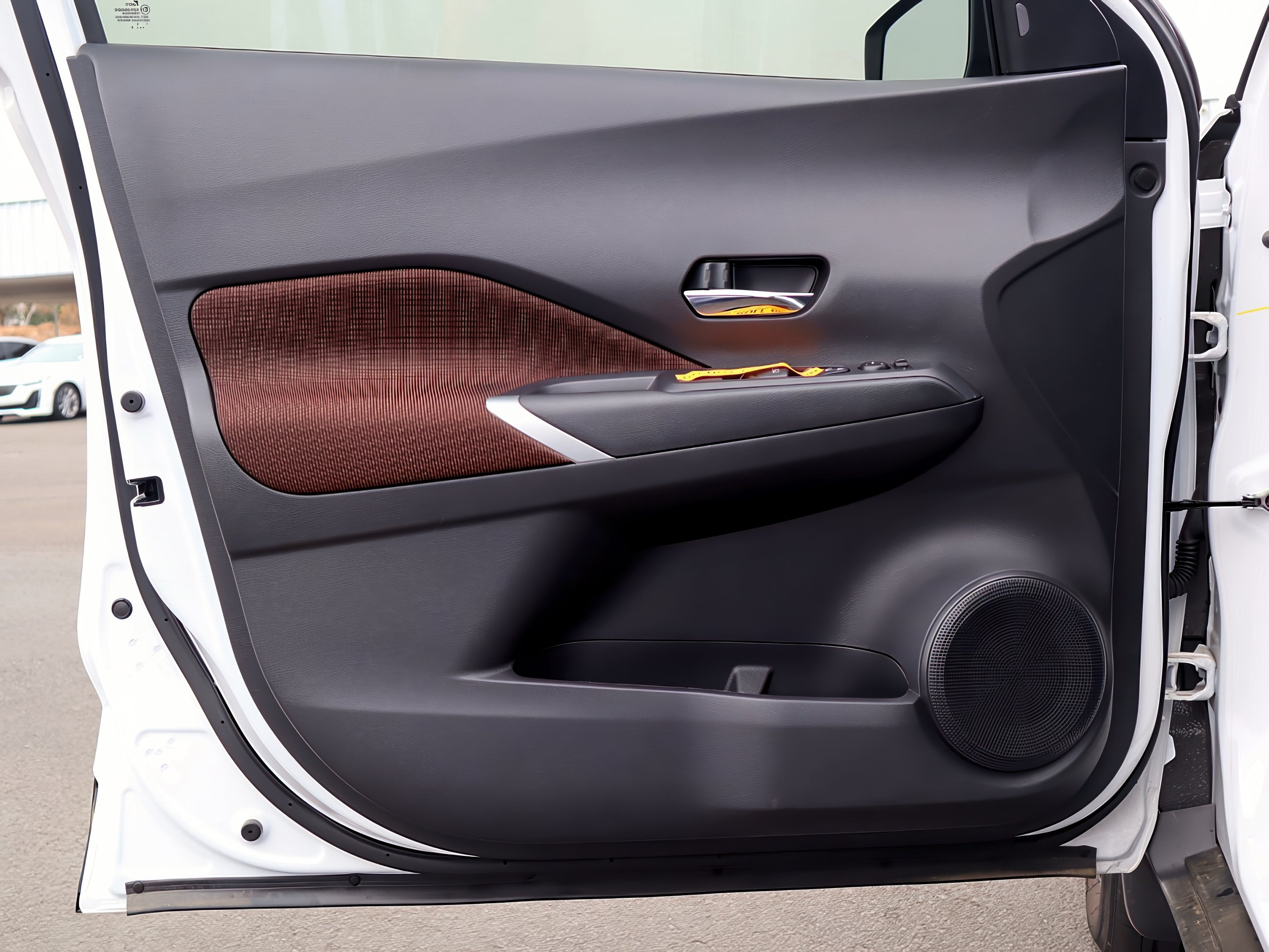 2025 Nissan Kicks SR photo 7