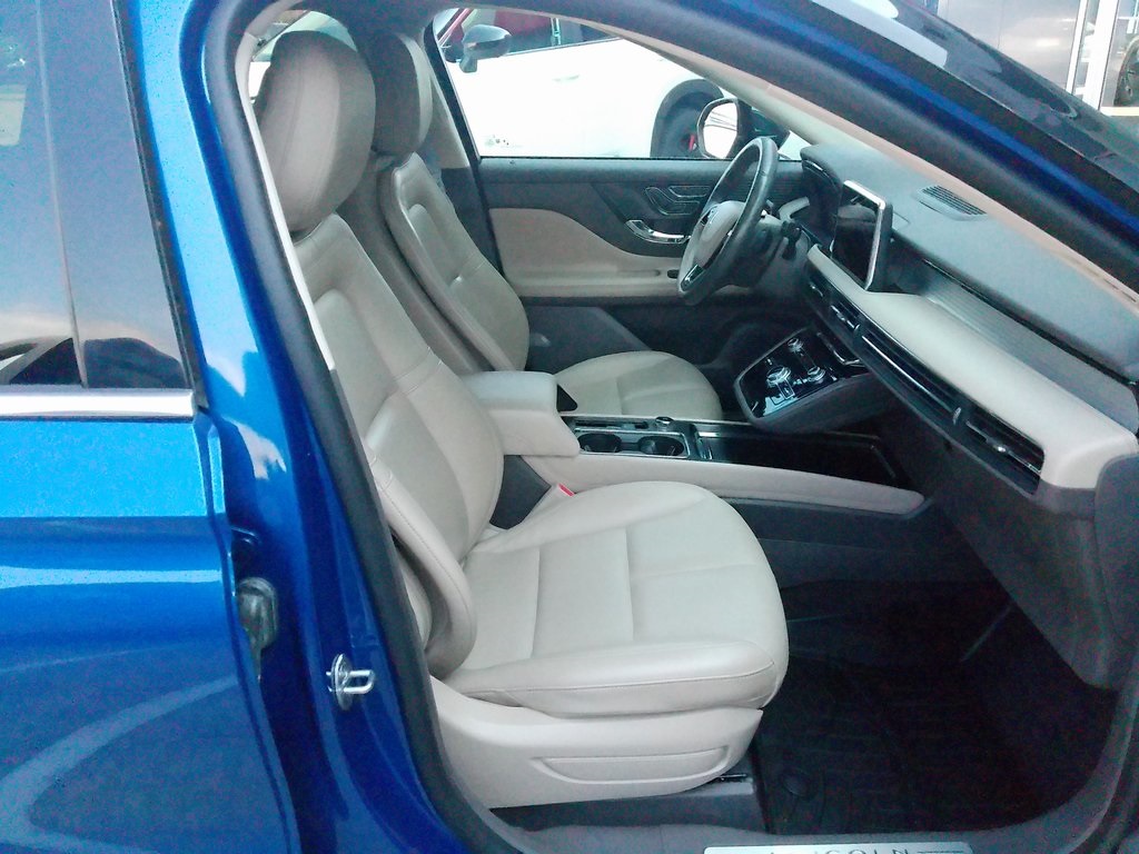 2020 Lincoln Corsair Standard photo 10