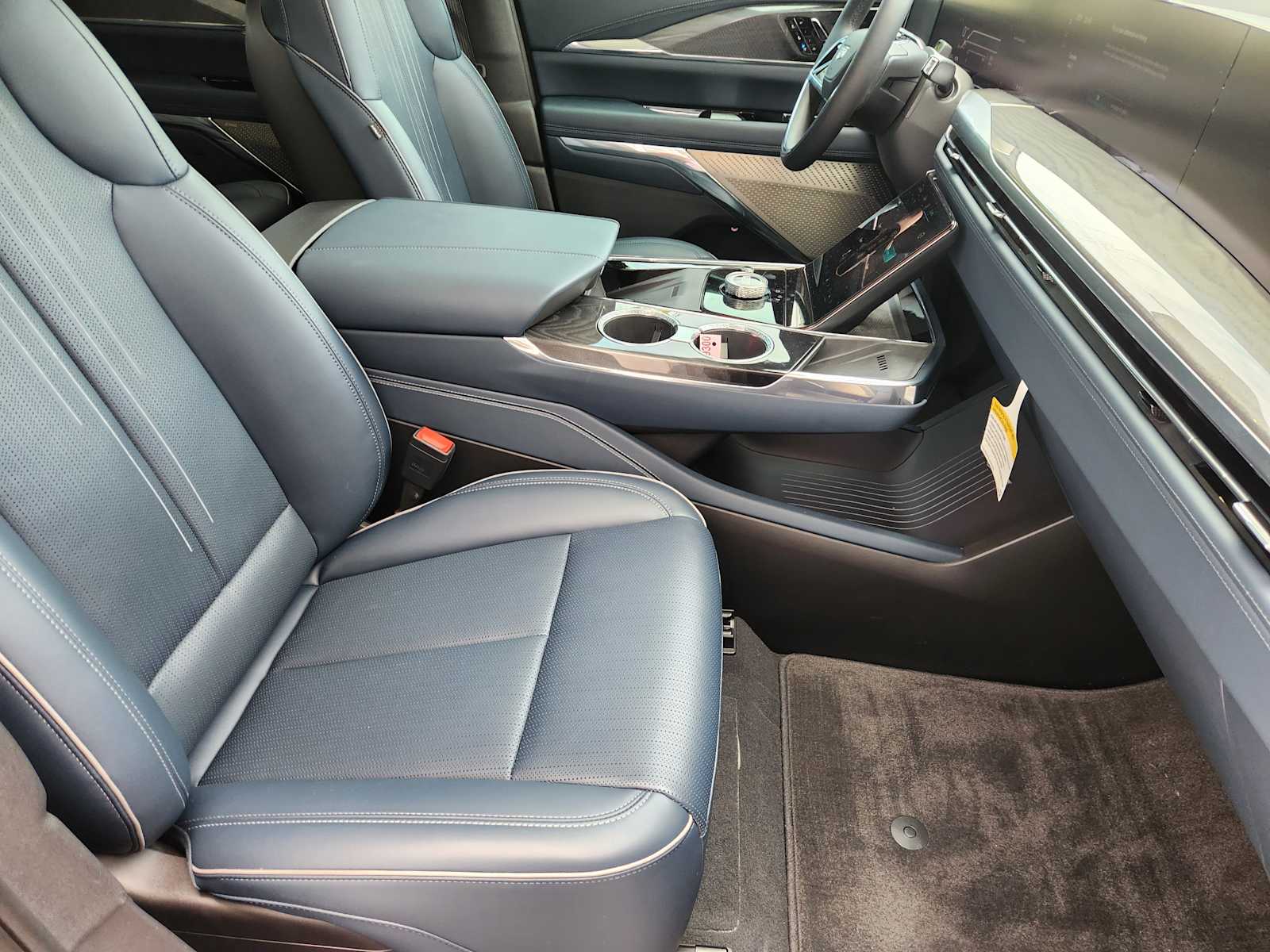 2025 Cadillac Escalade IQ Luxury photo 8