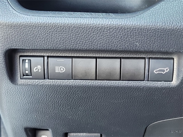 2020 Toyota RAV4 Hybrid XLE photo 15