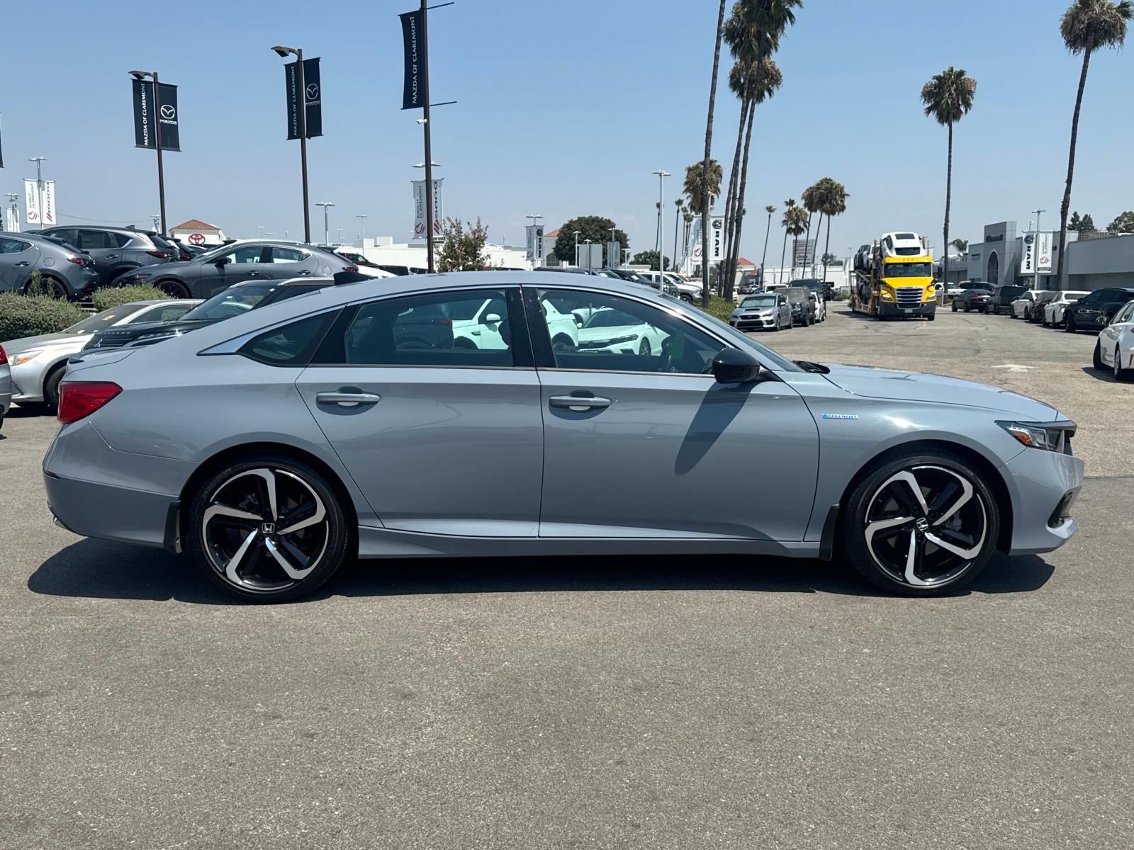 2022 Honda Accord Hybrid Sport photo 2