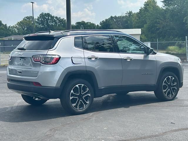 2022 Jeep Compass Limited photo 12