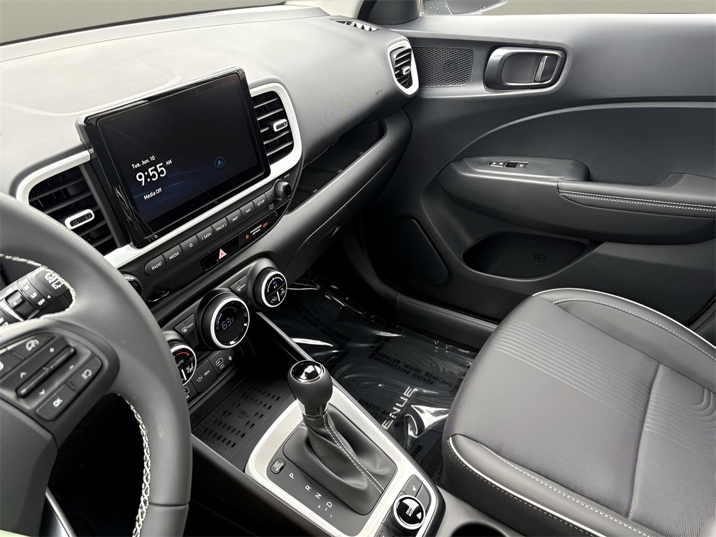 2025 Hyundai Venue Limited photo 10