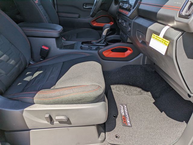 2025 Nissan Frontier Crew Cab PRO-4X photo 24