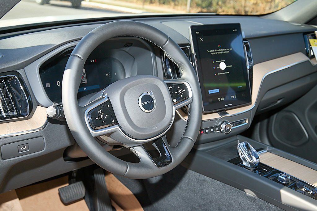 2026 VOLVO XC60 - Image 11