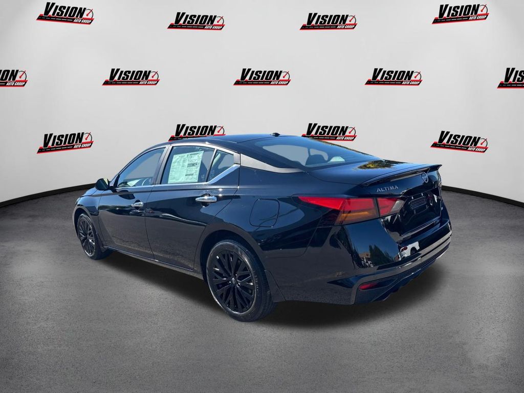 2025 Nissan Altima 2.5 SV photo 7