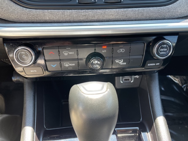 2022 Jeep Compass Latitude photo 22