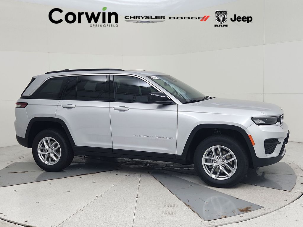 2025 Jeep Grand Cherokee Laredo's photo