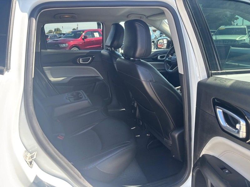2022 Jeep Compass Limited photo 12