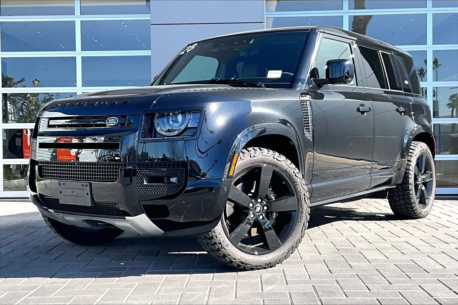 2023 Land Rover Defender V8