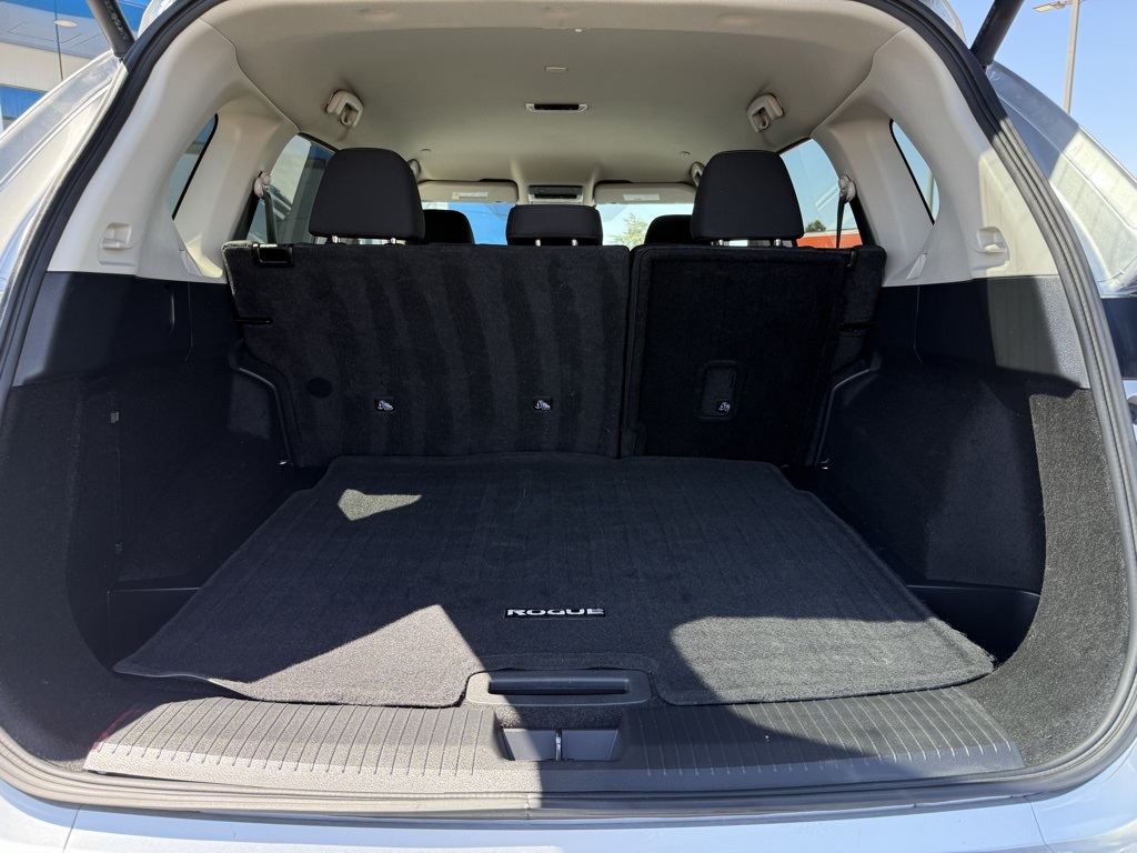 2024 Nissan Rogue SV photo 9