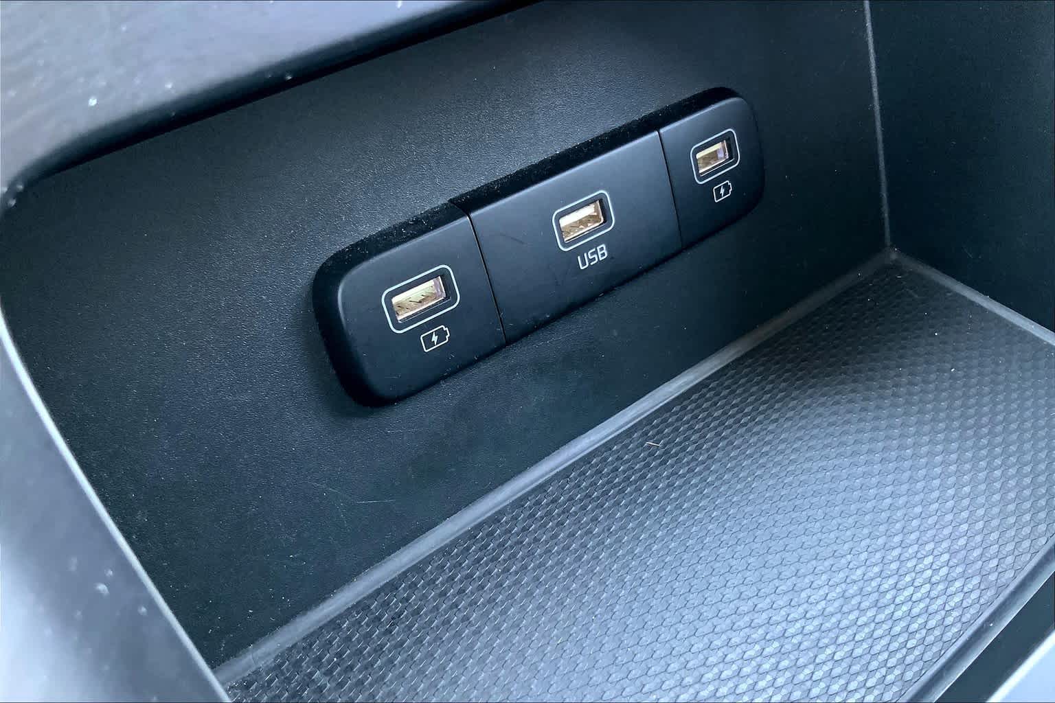 2022 Kia Carnival LX photo 29