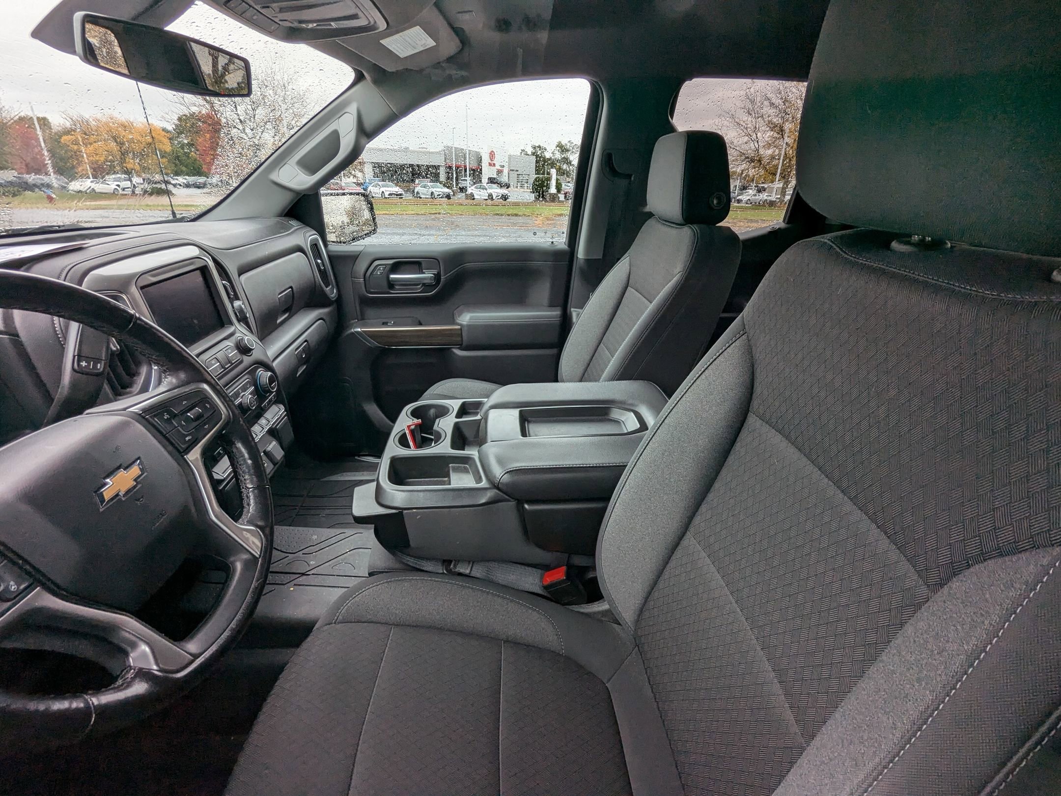 2020 Chevrolet Silverado 1500 LT photo 3