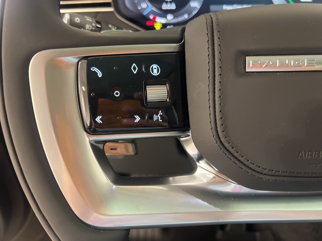 2025 Land Rover Range Rover SE photo 12