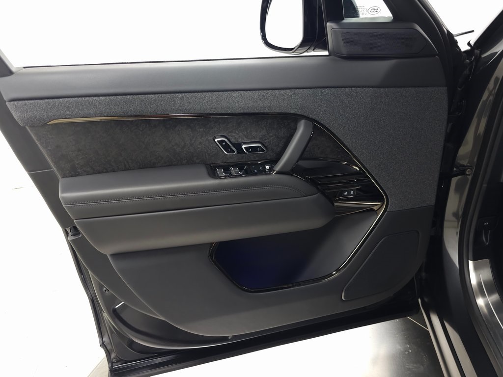 2025 Land Rover Range Rover Sport SE photo 12