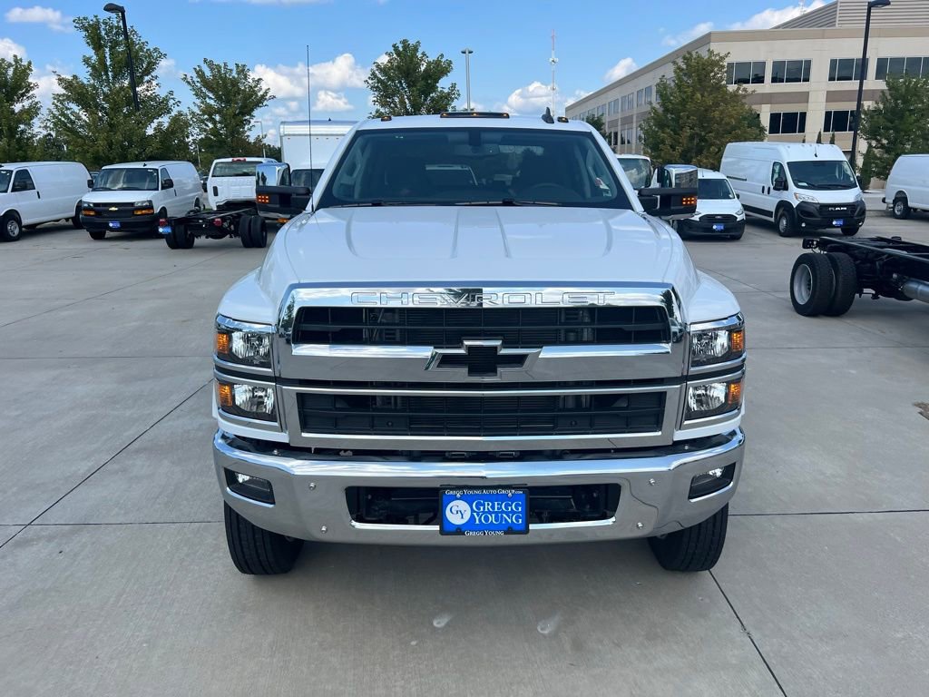 2023 Chevrolet Silverado 5500HD LT photo 8