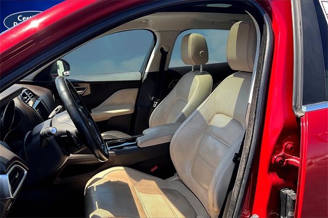 2017 Jaguar F-PACE Prestige photo 24