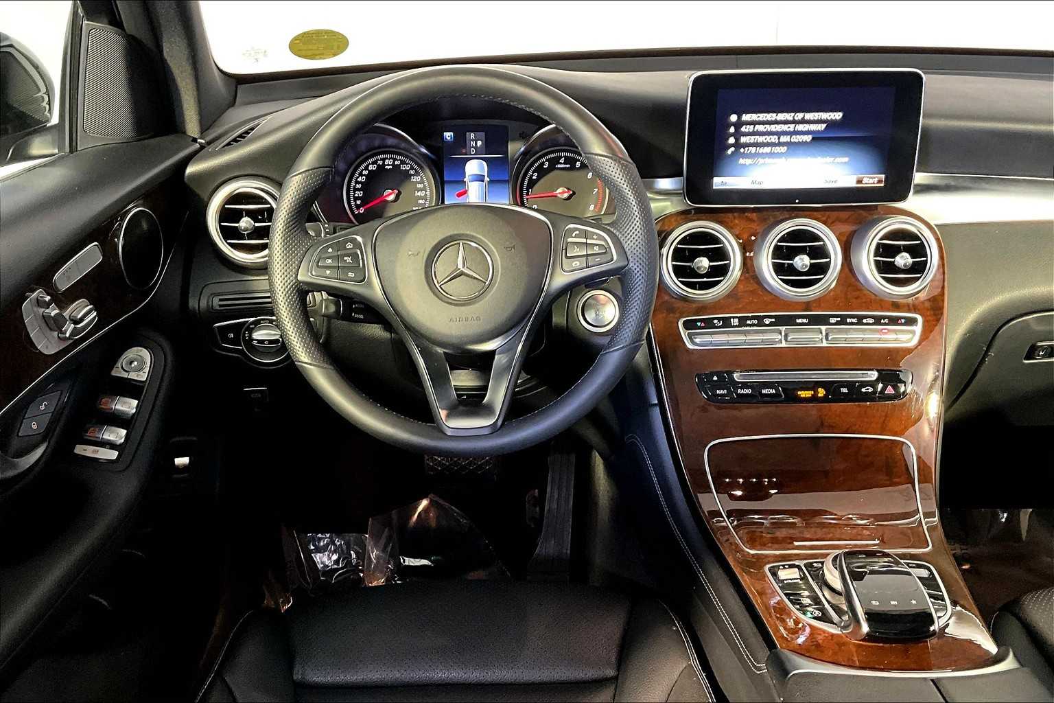 2019 Mercedes Benz GLC 300 4MATIC photo 2