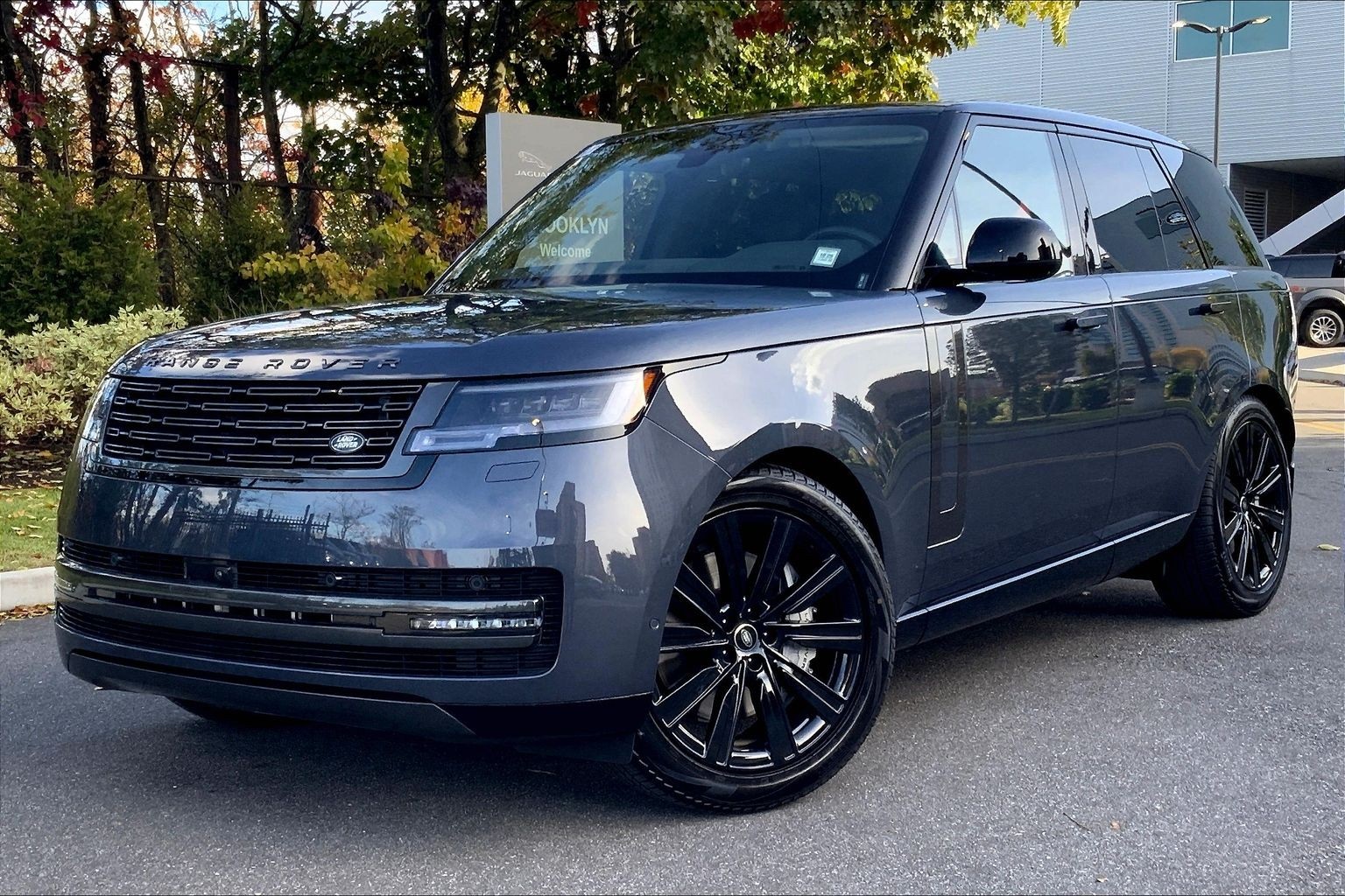 2025 Land Rover Range Rover SE's photo