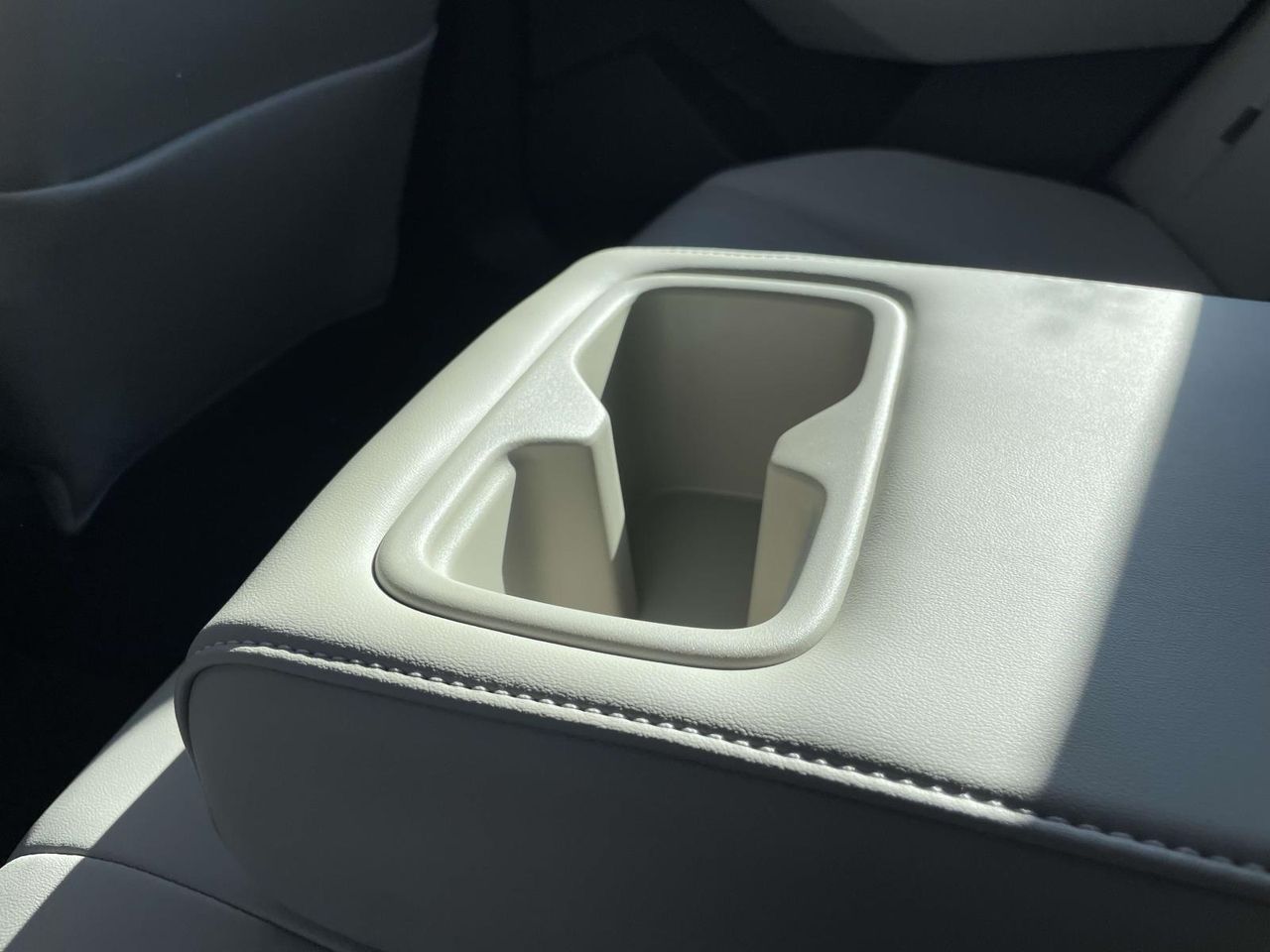 2023 Toyota RAV4 Hybrid photo 8